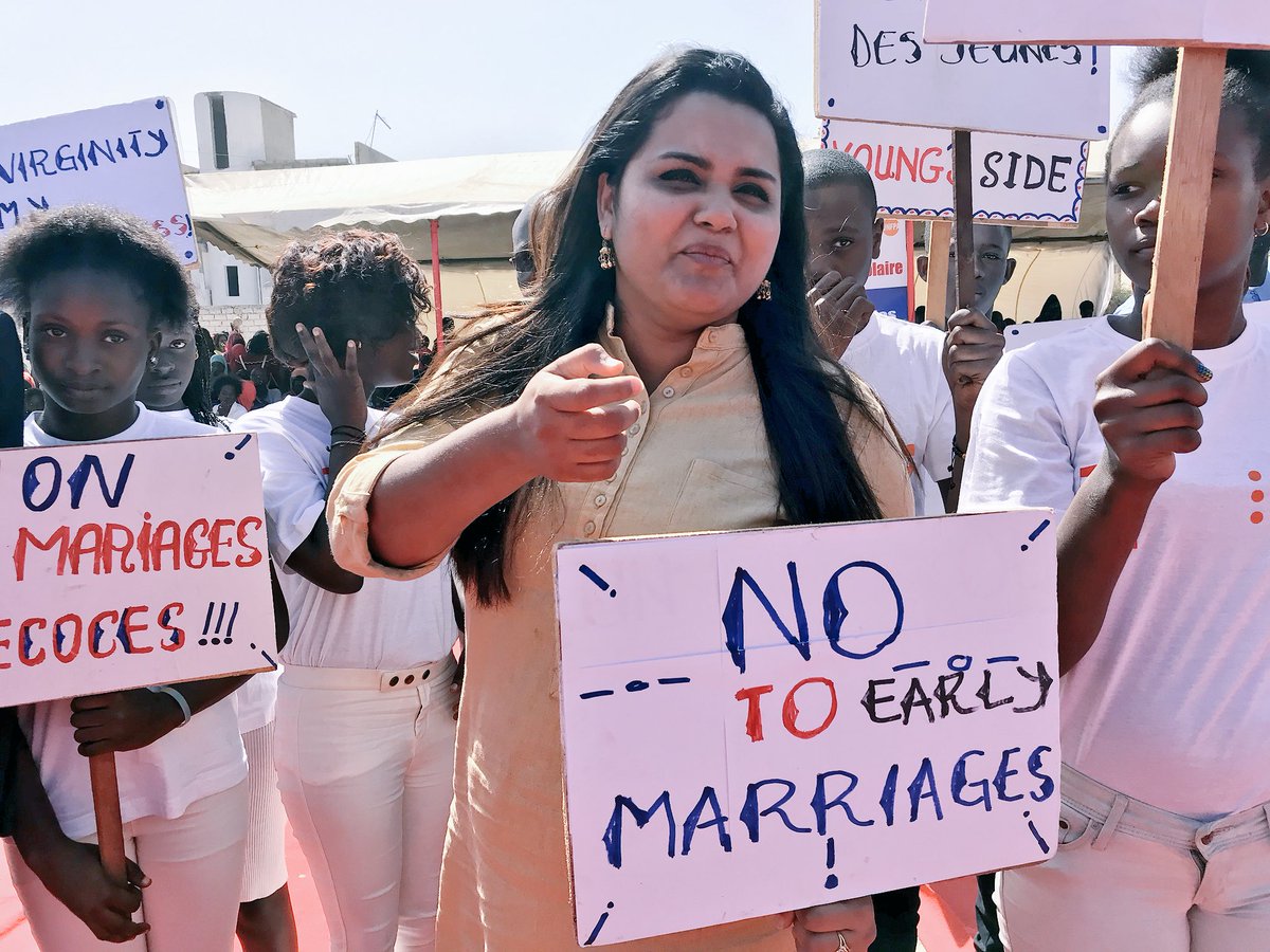 Paroleaujeunes's tweet photo. #TouchePasAmaSoeur @jayathmadw in campaign dont touch my sister to end female genital mutilation and child marriage @UNYouthEnvoy #SamaODD  @UNFPASenegal @MoussaFaye9 @JulittaOnabanjo @mabinguengom1 @UNFPA_WCARO https://t.co/1JgNbodrWo
