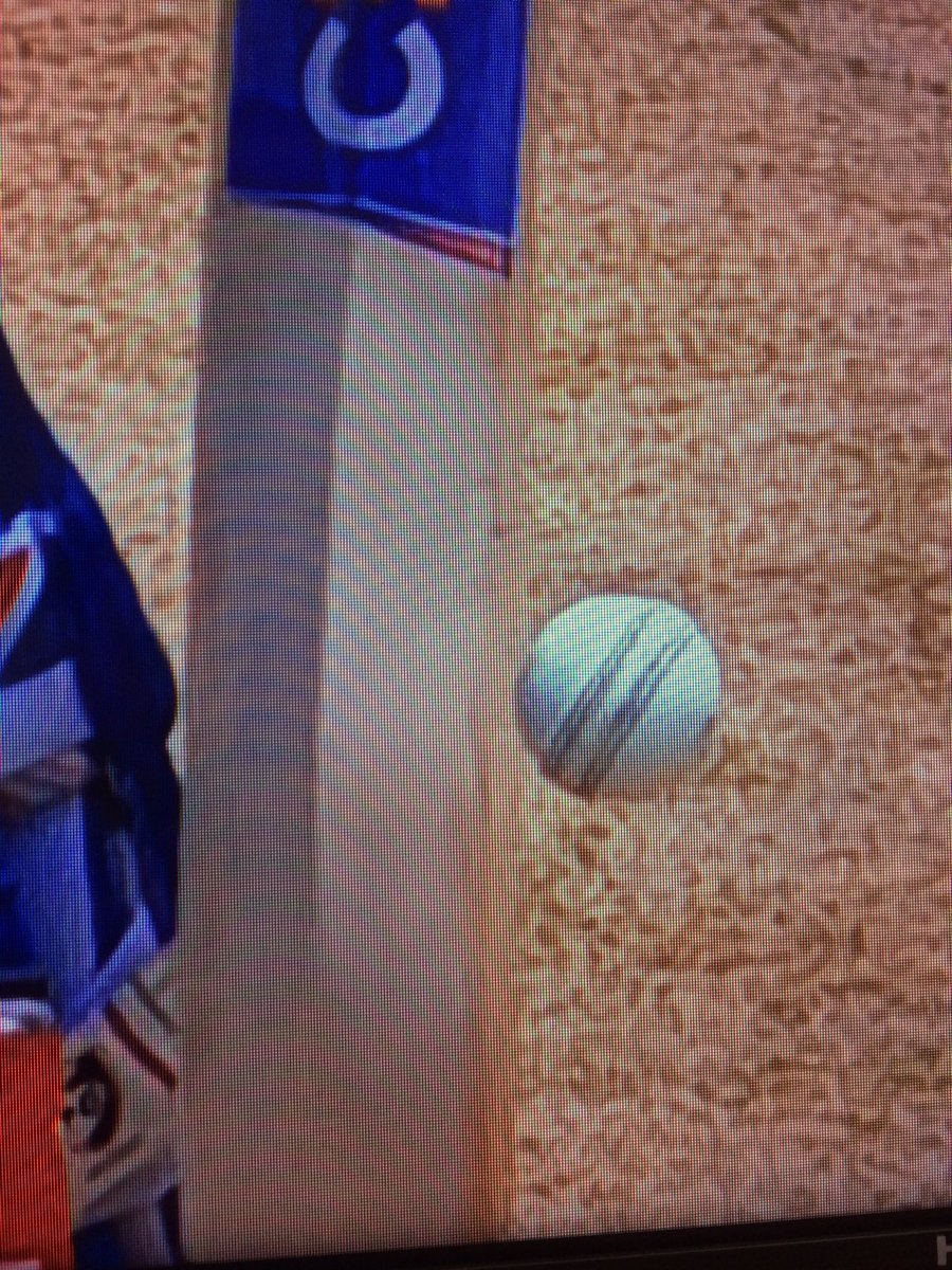 brentclev's tweet photo. @PommieM @7polly7 terrible decision! Bat clearly missing pad when ball makes contact with bat. Why even have split screen? #SSCricket https://t.co/mWCNNlNQvH