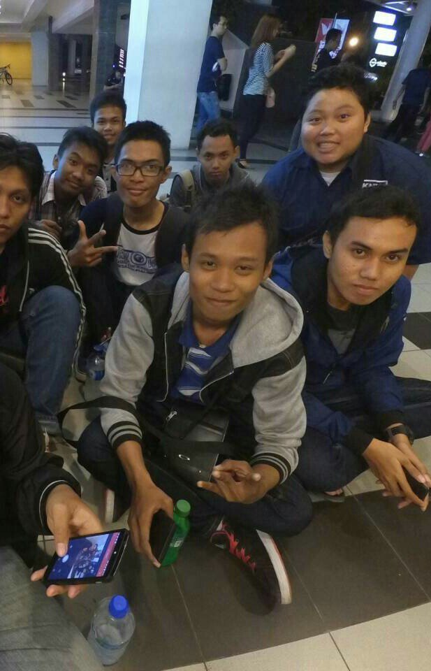 Innalillahi wa inailaihi rojiun, telah berpulang salah 1 keluarga kita Muhazir, semoga amal ibadahnya diterima Allah dan diampuni dosa2nya. Makasih atas kebersamaannya selama ini mas &amp; mohon doanya ya teman2 😞