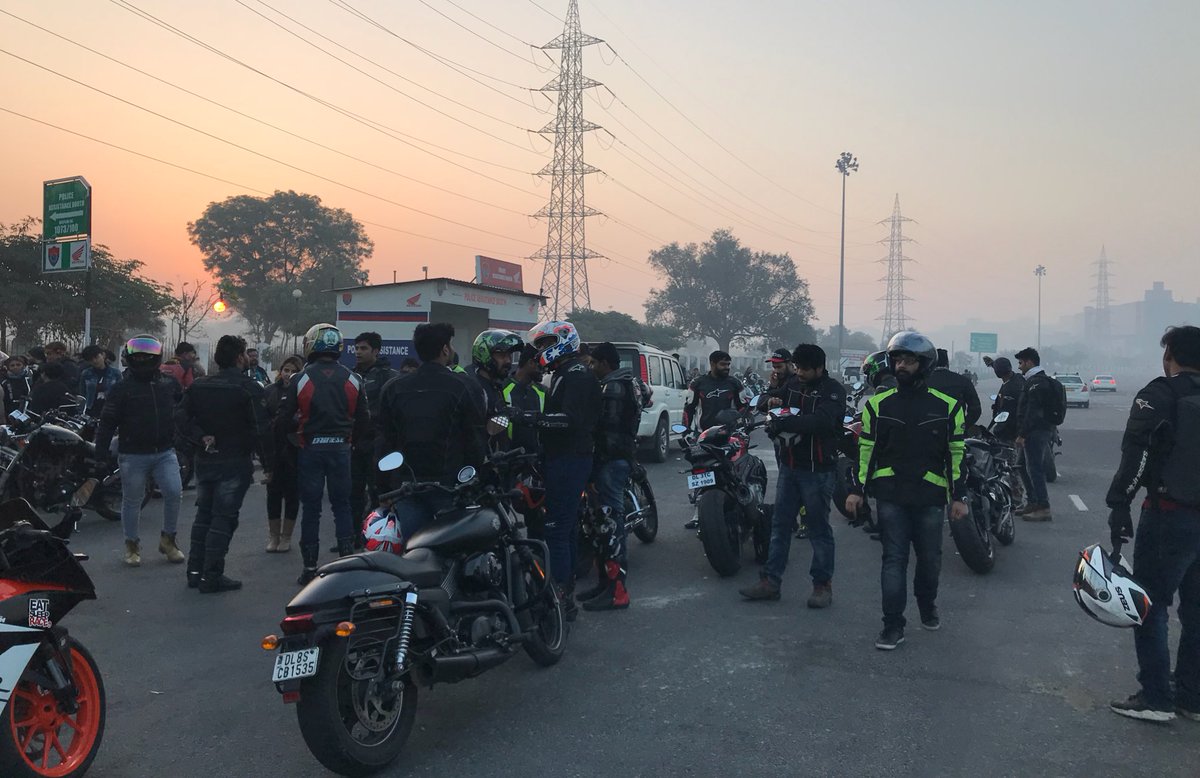 _nirmalya's tweet photo. Sunshine on my shoulders.. Super bikes lining up for the 2x2 formation early Sunday morning. Enjoyed the #TurtleRide with @RPM_India 👌🏼👍🏼🙏🏼 https://t.co/844ygGicwh