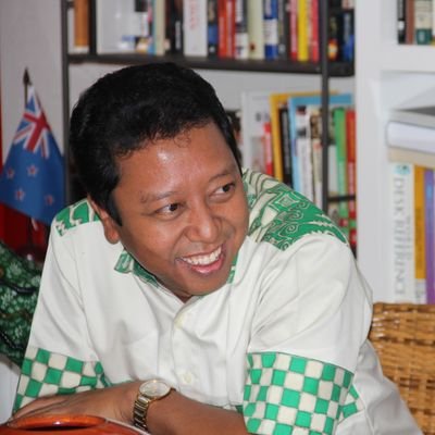 ShohadaMat's tweet photo. Salam Lanjukan 2 periode bersama Gus Romy.... 😎😎😎 Bergerak Bersama Rakyat
@MRomahurmuziy
Presiden @jokowi
#jokowiromisantri #jokowiforsamtriPPP https://t.co/Cxj7QUpoiy https://t.co/8R1eCElnex