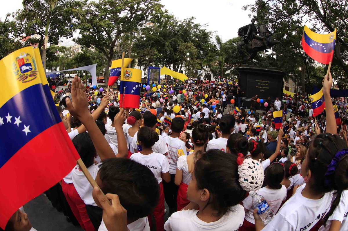 ¿QUE BUSCA TILLERSON? bit.ly/2E0L9Oy No es casual que iniciando éste su gira injerencista,en paralelo,el Secretario General de ONU se pronuncie sobre judicializar el diferendo por el Esequibo.Hoy más que nunca:Unidad de los patriotas para defender nuestra soberanía.  #4F