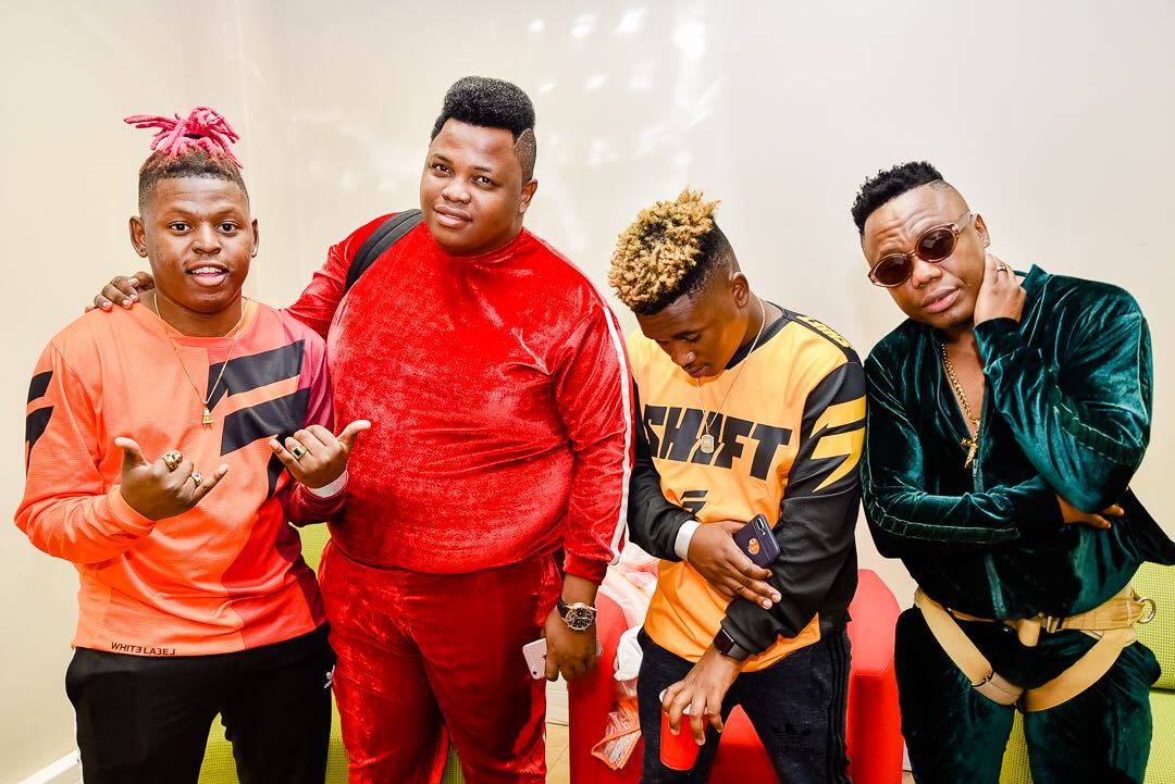 AfroTainmentSA's tweet photo. Khona into ezayo.... 2018 New Fresh Music !!!! 100% Focus Team !!!! Stay tuned, Kusazobamnadi !!!! Ezase.... qedela wena !!!! Cc @DJTira @DistructionB @RealMshunqisi 🚀🚀🚀🚀 https://t.co/N2kgzIdUD7