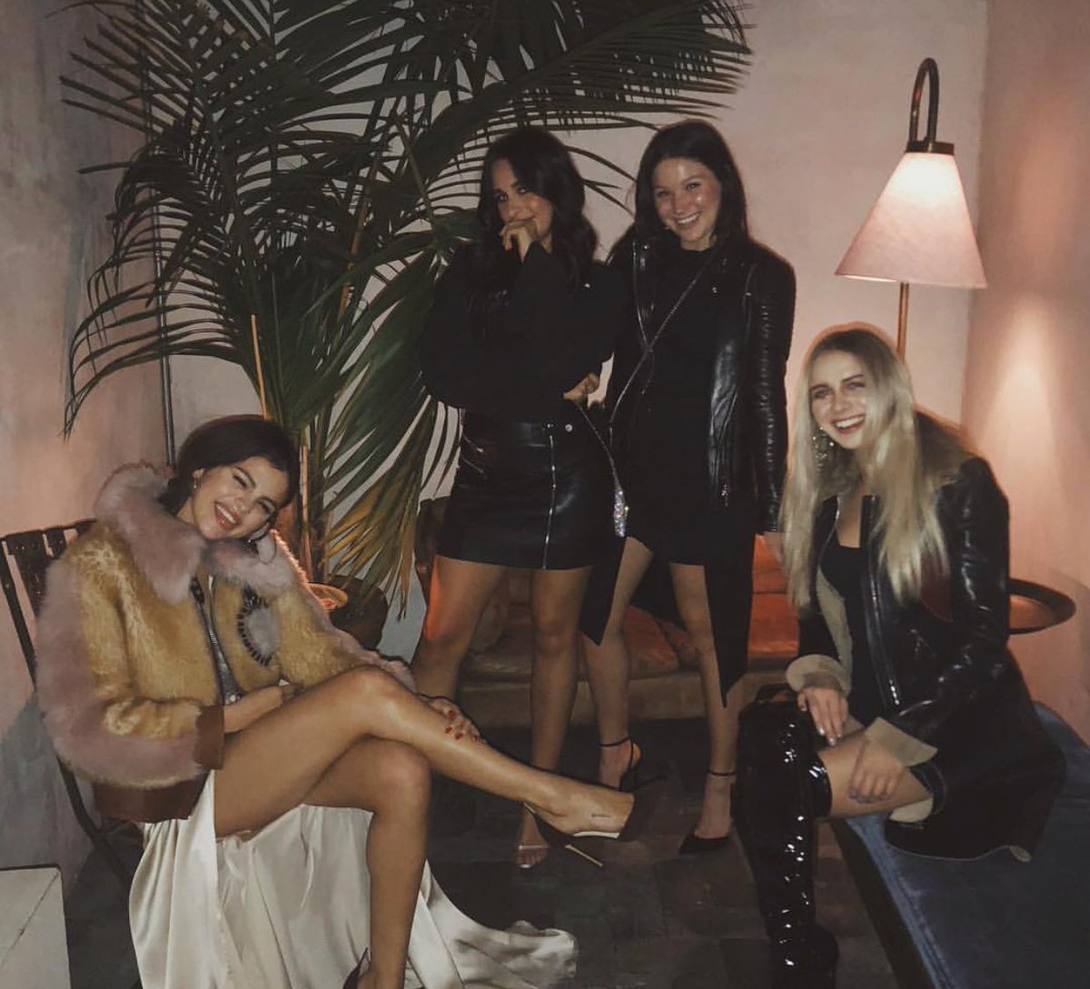 sel_italia's tweet photo. IG | caro_franklin: https://t.co/izBNhHYqyL