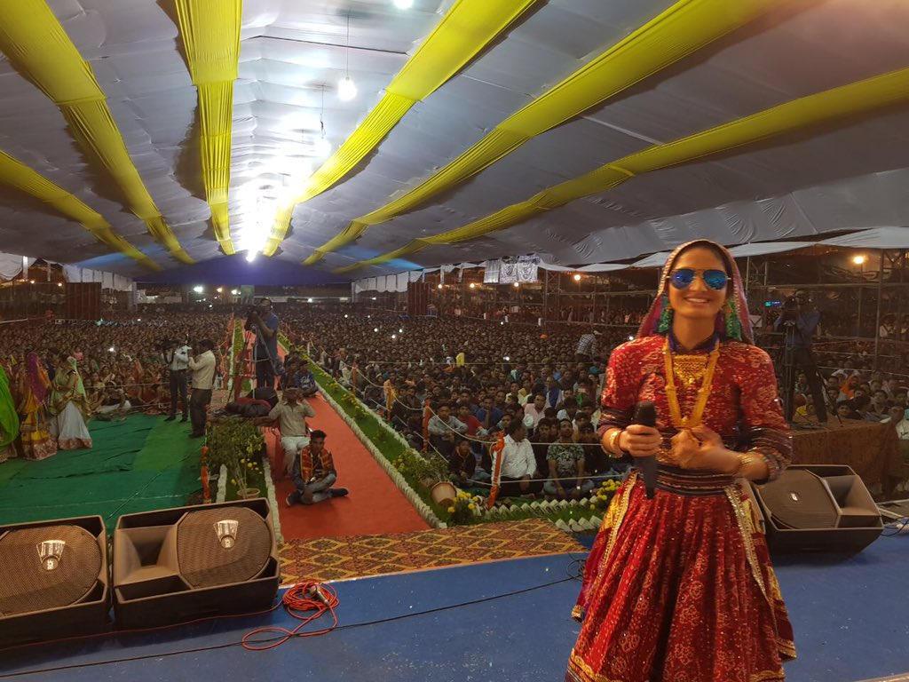 BenRabari's tweet photo. #મધ્યપ્રદેશ. (MP)~~ગીતા  રબારી
 પૂજ્ય શ્રી જયાં કિશોરી ji ની કથા માં.

🌴 *Tonight. Live. Program*🌴
     *તારીખ :- 03/02/2018.*
 🏡 *ગામ :-  કુક્ષી જી. ધાર. મધ્યપ્રદેશ.* 🏡
 🎤 *કલાકાર :- ગીતા બેન રબારી. (કચ્છી કોયલ)*
 Jay Dwarkadhis https://t.co/7yCh2kUP6y