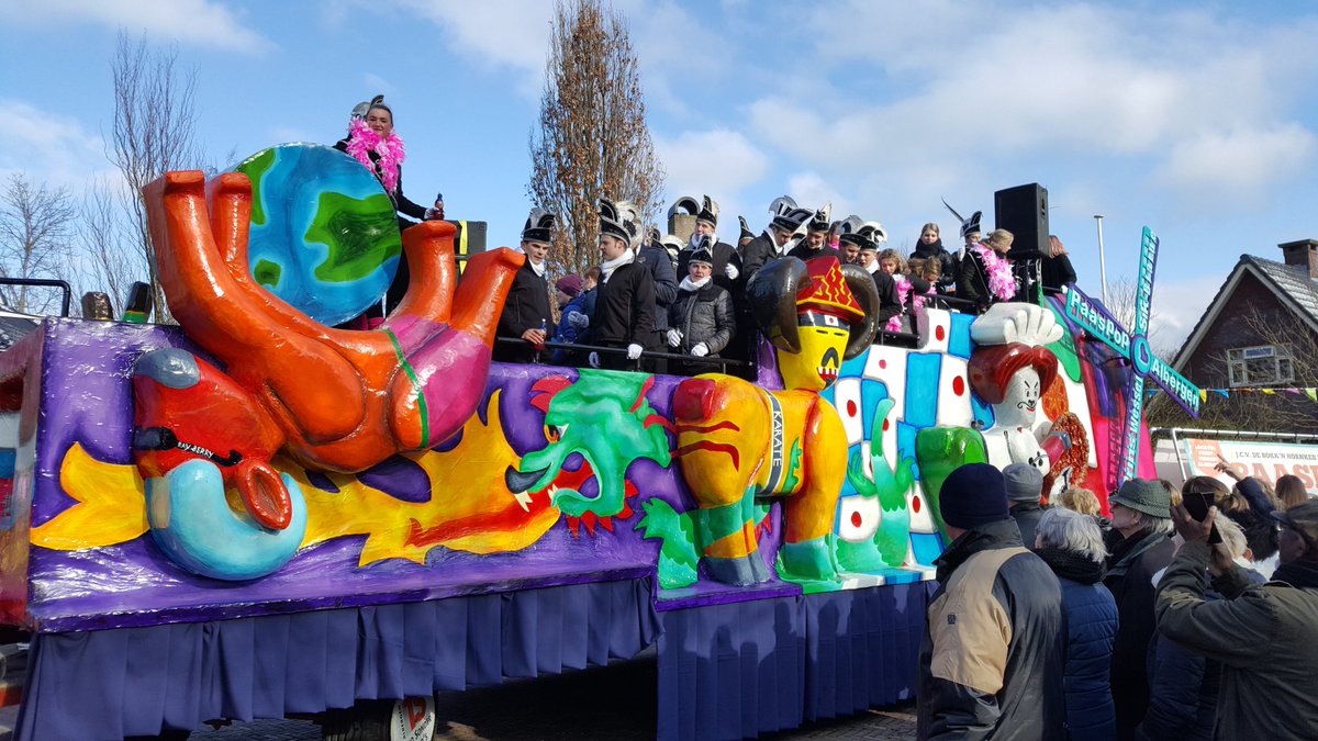 oeneloonstra's tweet photo. Ze zijn begonnen in Albergen #tvoost #carnavalov https://t.co/zSg0ixOWQa