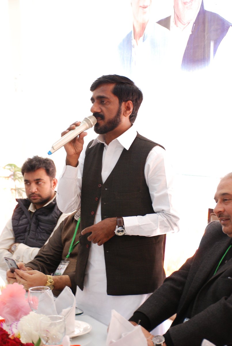HaqNawazMSF's tweet photo. ساہیوال میں منعقد پاکستان مسلم لیگ 5th سوشل میڈیا کانفرنس ۔ ساہیوال،اوکاڑہ اور پاکپتن کے کارکنوں کی اپنی قیادت سے لازوال محبت کا بے لوث اظہار۔ اللہ پاک پاکستان مسلم لیگ کو ہر امتحان ، ہر میدان میں کامیاب فرمائے۔ آمین ! @mooniselahi #PMLQ https://t.co/5RECFPEPqX