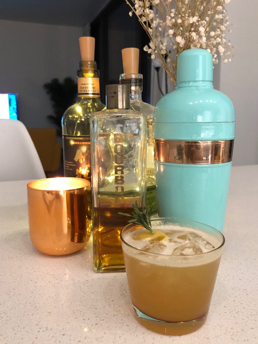 I made a rosemary gold rush with my new cocktail shaker that I think I’m in love with https://t.co/4