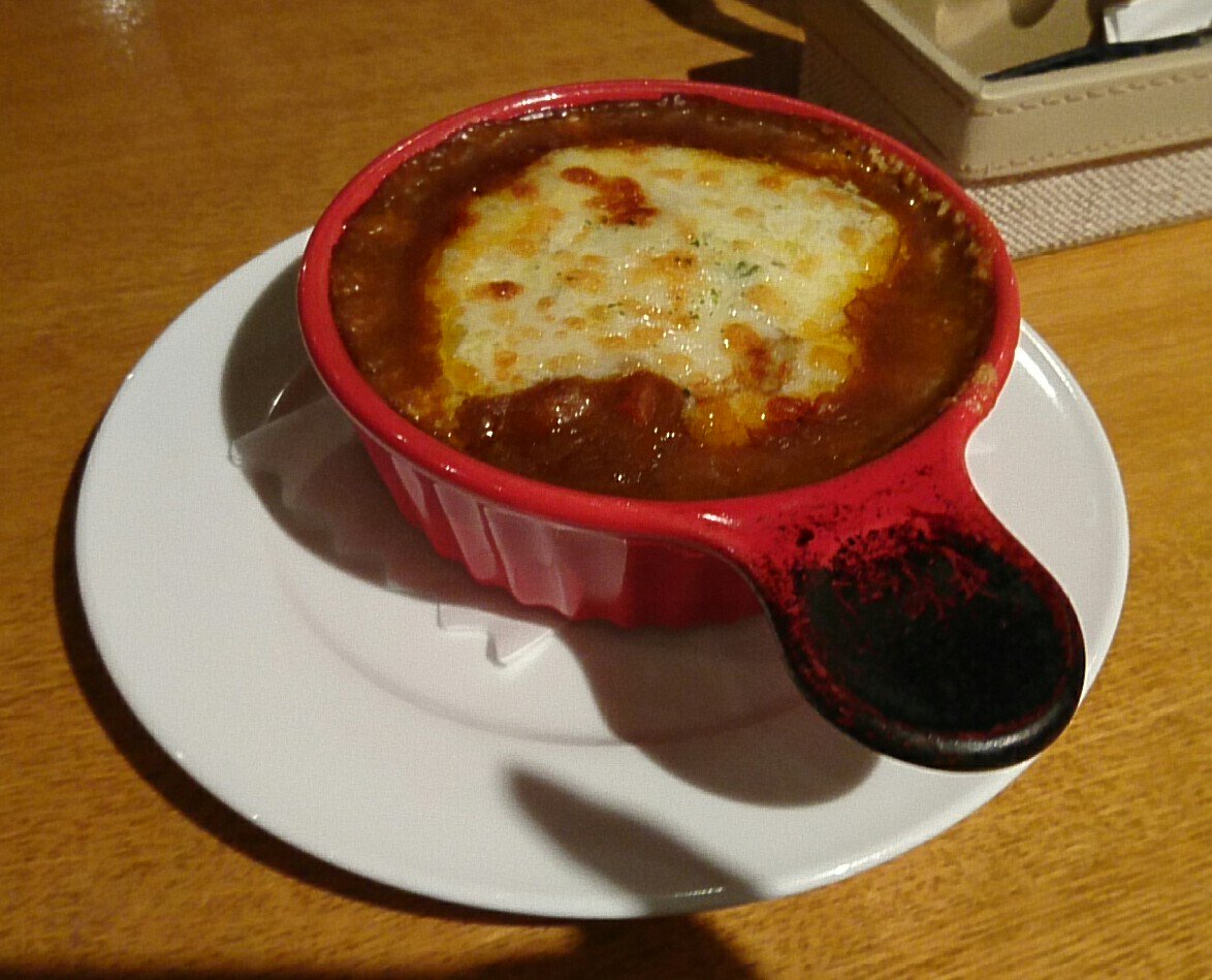 だるだるぱんだ 昨日は 軽井沢のアウトレットへ行った後に アトリエドフロマージュで夕飯を食べて帰りました チーズの焼き カレードリアにカレーピザでカレーづくしです 笑 お店に八幡屋磯五郎とコラボしてる七味が置いてあり 美味しかったので買って