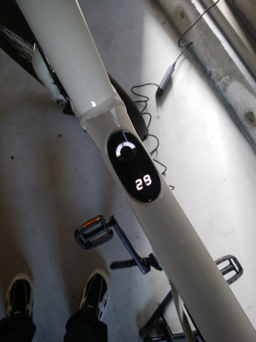 type1099's tweet photo. SIMの認識か登録？が失敗しているっぽい
そしてBluetoothのペアリングが出来ませぬ
写真はエラーコードを吐いているんだと思う
窓から投げ捨てたくなってきた
#vanmoof https://t.co/UlhZ3oM2aW