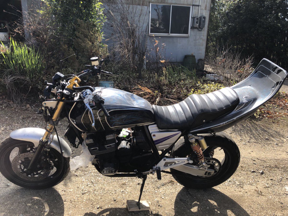 sym_hiroto's tweet photo. 🌟プレゼント企画🌟
xjr400本気でプレゼントします💘
条件はフォロー&amp;リツイート👐
鍵垢の人はわからないので鍵を外してからお願いします🙆
書類、鍵勿論あります🔑📄
欠品はマフラーくらいですが使えないパーツもあるかも❓
少なすぎたら嫌なんで100リツイートいけばプレゼントします🎁 https://t.co/QtnNwzCTHx