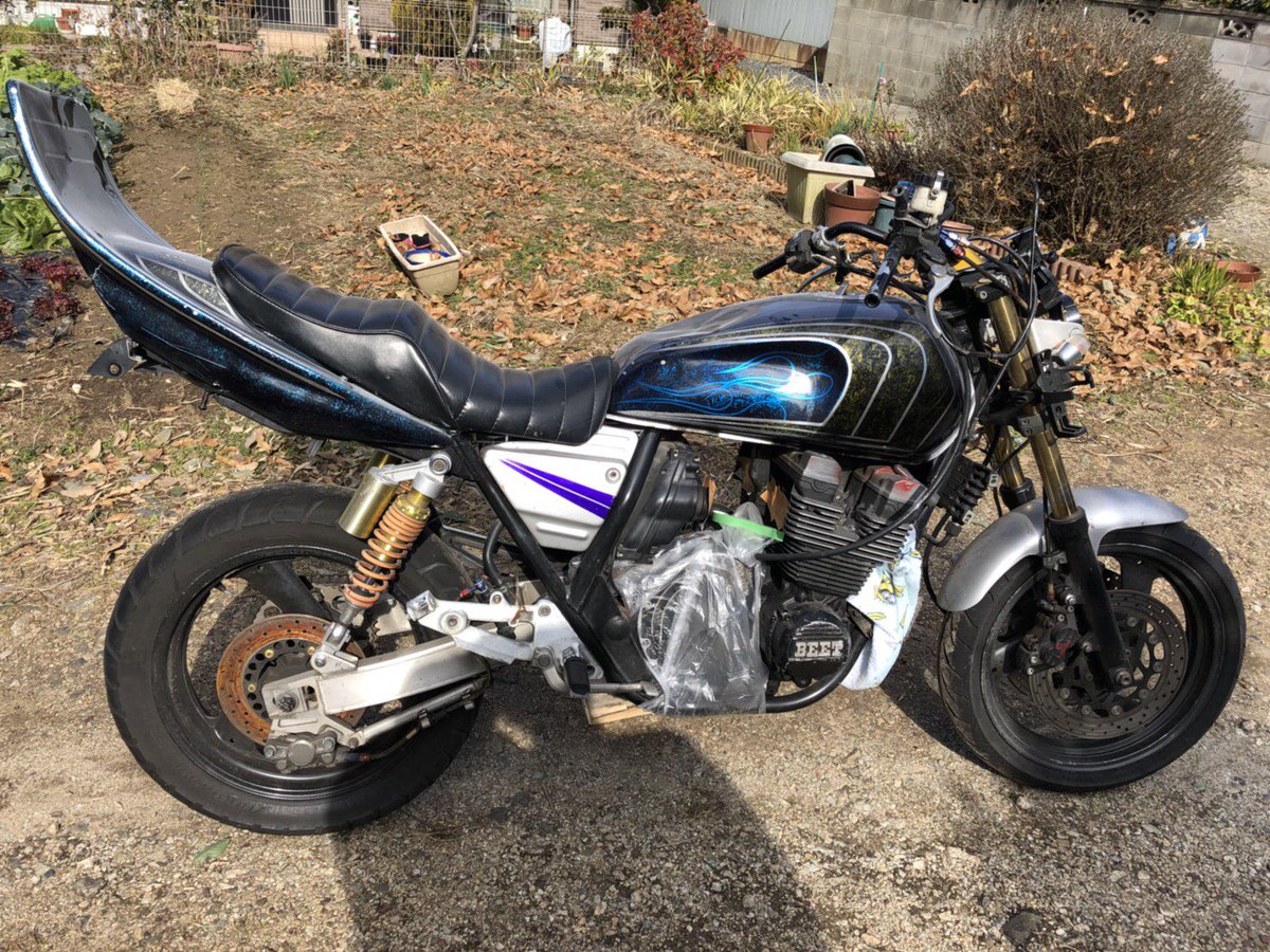 sym_hiroto's tweet photo. 🌟プレゼント企画🌟
xjr400本気でプレゼントします💘
条件はフォロー&amp;リツイート👐
鍵垢の人はわからないので鍵を外してからお願いします🙆
書類、鍵勿論あります🔑📄
欠品はマフラーくらいですが使えないパーツもあるかも❓
少なすぎたら嫌なんで100リツイートいけばプレゼントします🎁 https://t.co/QtnNwzCTHx
