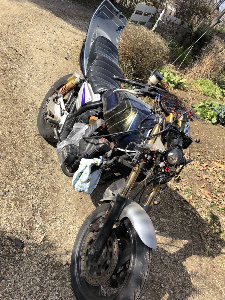 sym_hiroto's tweet photo. 🌟プレゼント企画🌟
xjr400本気でプレゼントします💘
条件はフォロー&amp;リツイート👐
鍵垢の人はわからないので鍵を外してからお願いします🙆
書類、鍵勿論あります🔑📄
欠品はマフラーくらいですが使えないパーツもあるかも❓
少なすぎたら嫌なんで100リツイートいけばプレゼントします🎁 https://t.co/QtnNwzCTHx