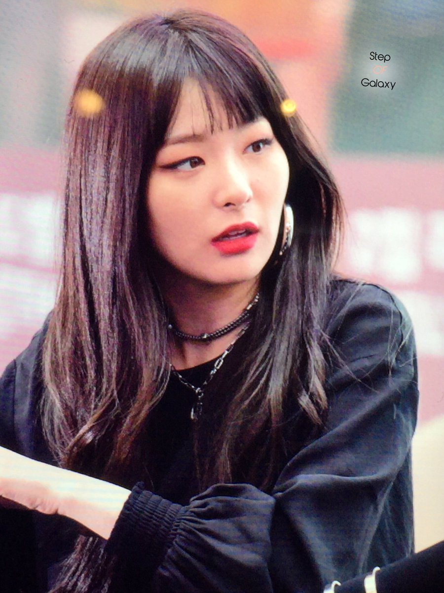 step_of_galaxy's tweet photo. 180204 스타필드 고양 팬싸인회 프리뷰 #레드벨벳 #슬기 https://t.co/BuAaBsI8AW