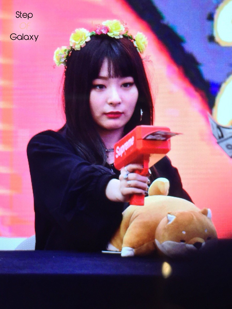step_of_galaxy's tweet photo. 180204 스타필드 고양 팬싸인회 프리뷰 #레드벨벳 #슬기 https://t.co/BuAaBsI8AW