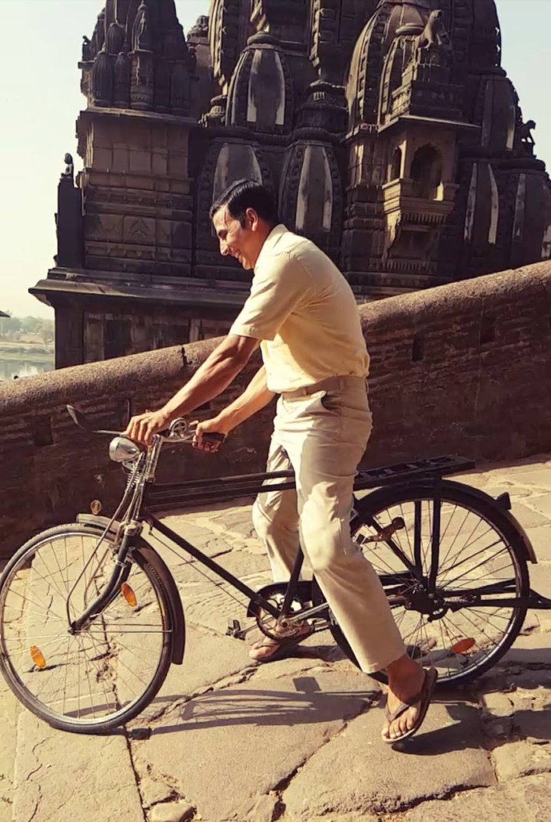 akshaykumar's tweet photo. Trying to keep calm but I can't wait to see you all on 9th February 2018! PADMAN IN 5 DAYS.    
@PadManTheFilm @sonamakapoor @radhika_apte @mrsfunnybones @SonyPicsIndia @kriarj #RBalki #9Feb2018 #PadManBTS https://t.co/rxjk8UsqTA