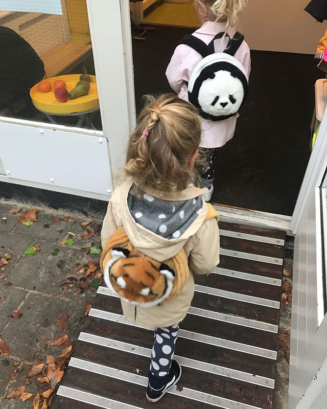 AMIntAgencies's tweet photo. Look at that! Our lovely gourgeous WWF BONTON Back pack! #wwfplushcollection, #backpack, #Springfair, #WWF, #IBTT, #tiger, #panda, #polarbear, #plush Hall 5 Stand 5J61 https://t.co/OaqLdZIkQN