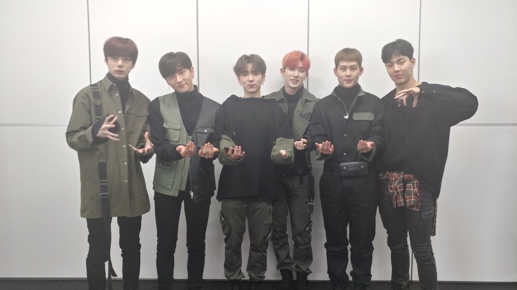 Official_MX_jp's tweet photo. ［#MONSTA_X］#SPOTLIGHT ハイタッチ会無事終了しました！寒い中、大阪と東京の会場に来てくれた #MONBEBE の皆さま、ありがとうございました！ https://t.co/fgcYLfTvFG