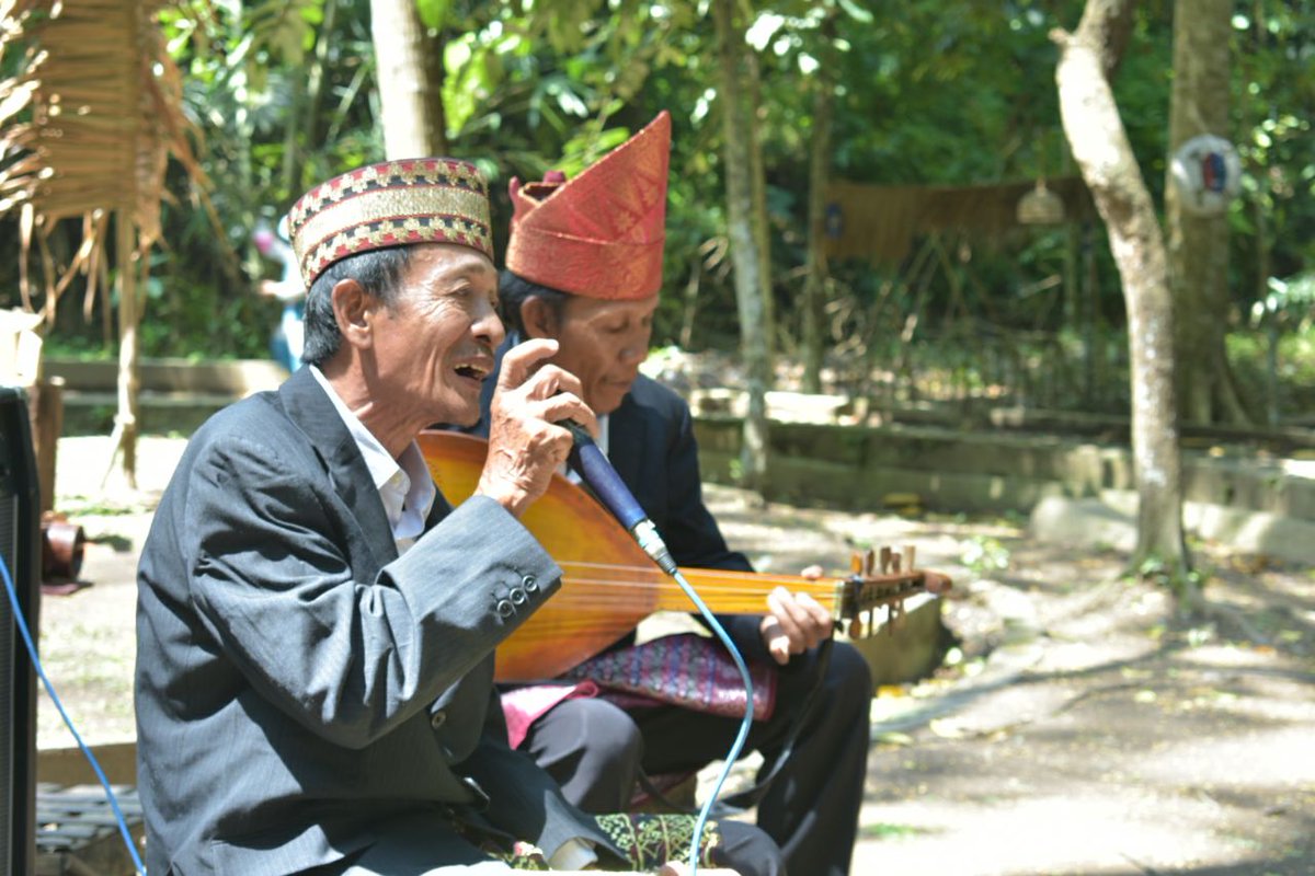 putrilailawati's tweet photo. Hari ini di @pasartahura ada penampilan kesenian khas warga lampung . Yaitu musik gambus.
#PasarGenPI #PasarTahura https://t.co/hxnSiOg2Ct
