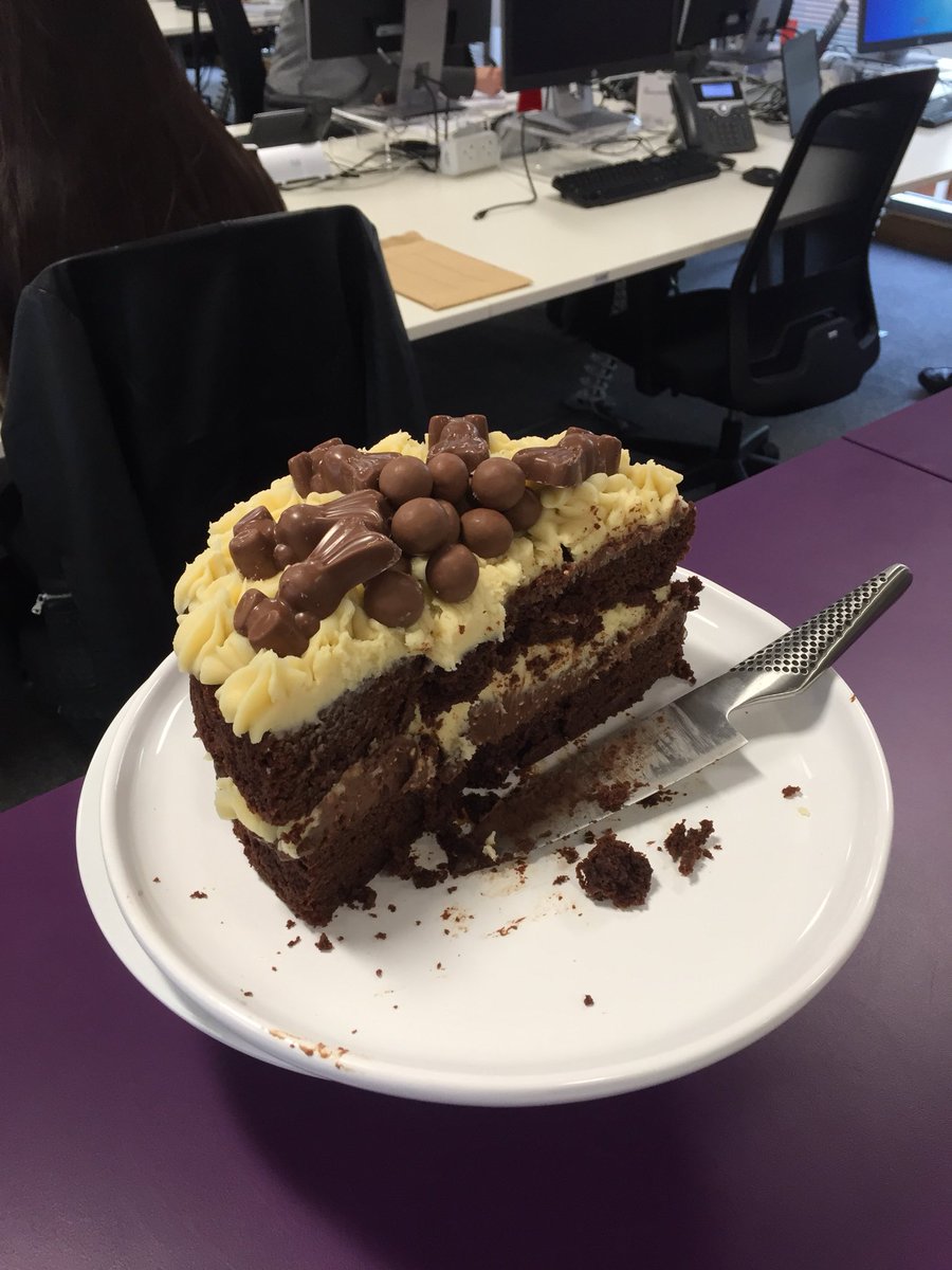 CliveDavies3's tweet photo. The only good thing about my birthday Day #cake #lunch #mid40βs https://t.co/ljBPRJP2rH