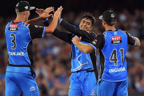 LadiesWhoLeague's tweet photo. This is so massive for the @StrikersBBL. Congrats to all the player, the fans and @bronwynklei. Enjoy this very special moment. You are the champions!! Thanks also to @tensporttv for the phenomenal coverage. #strikeforce #BBL2017 https://t.co/NXCYVZrjXI