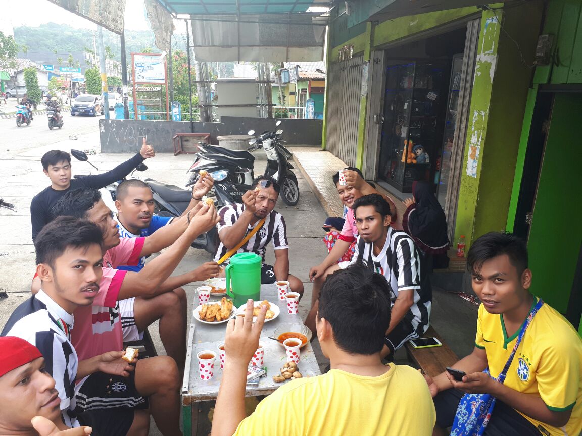 JCI_Manokwari's tweet photo. Fun futsal JCI Manokwari.
Primavera (U-28) vs Legend 😁😁
Lanjut kumpul makan bareng2

#datangtendangsenang #jcimanokwari https://t.co/rRuqFOgdZf