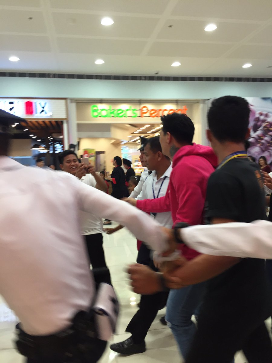 xxtriplehan's tweet photo. Just saw @iamzeuscollins ! Ang pogi 😭😭 #ZeusCollins #Zeus #HashtagZeus https://t.co/MxXzkoaDM2