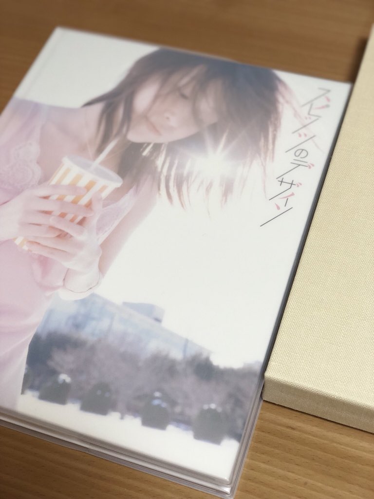 yahitei's tweet photo. スピッツのデザイン届きました！
じっくり読み進めていきます。
#スピッツのデザイン https://t.co/dHFmTK00uP