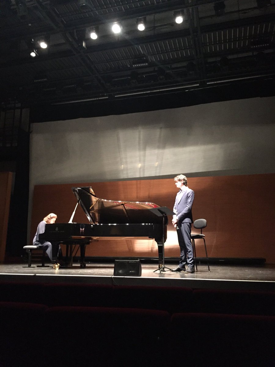 vic_thompson's tweet photo. Réveil tout en douceur avec #RodolpheBruneauBoulmier et #MarieCatherineGirod et leur concert-lecture sur le thème “Composer ailleurs” @fjdenantes #FolleJournee https://t.co/zgI6V9xduw
