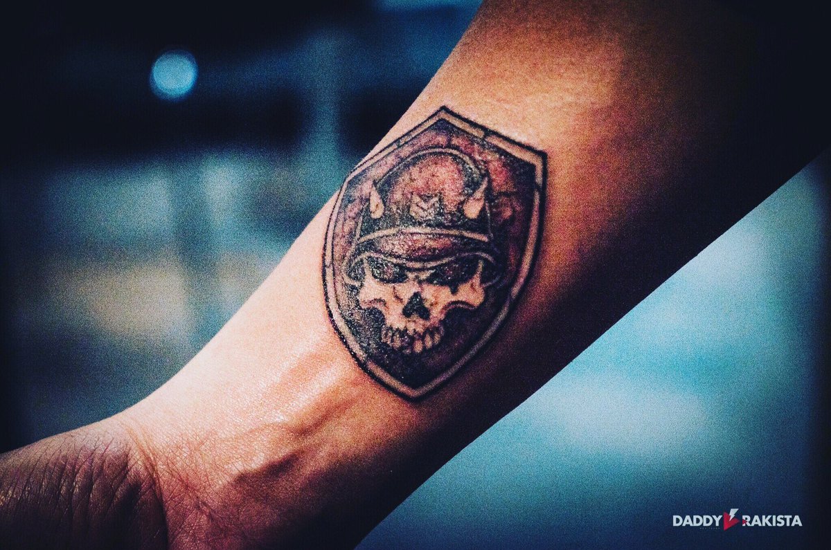 On Mr. Rey Teves / ink by @panginoongbatas of #wildonestattoo

02.03.18 / #balianngleeg's first live tattoo session / 📸 by Simon Vega 🤘🏿💀