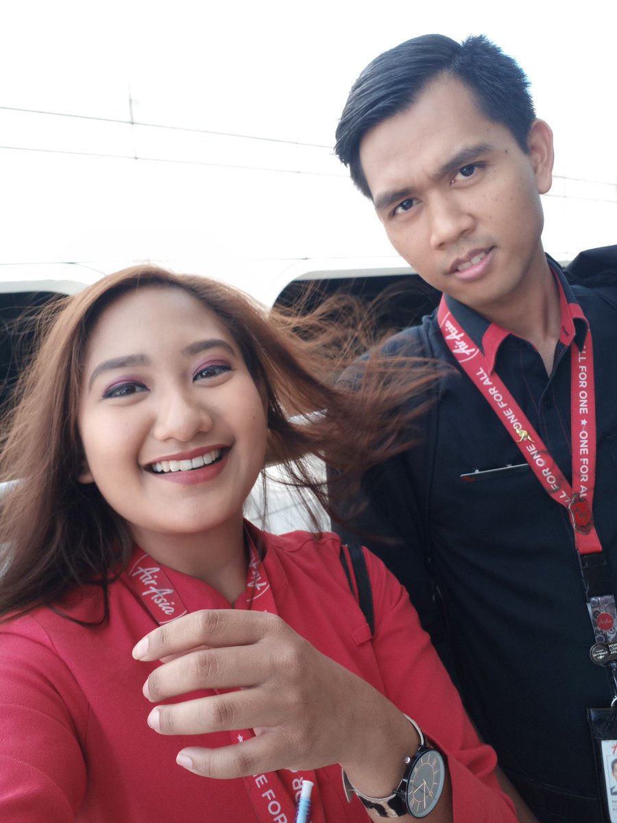 Zainularifin257's tweet photo. First day.. together we stand.. 💪 (@ Kuala Lumpur International Airport 2 (KLIA2) - @my_airports in Sepang, Selangor) https://t.co/sNEHpt6Of7 https://t.co/hpOTMCJWEV