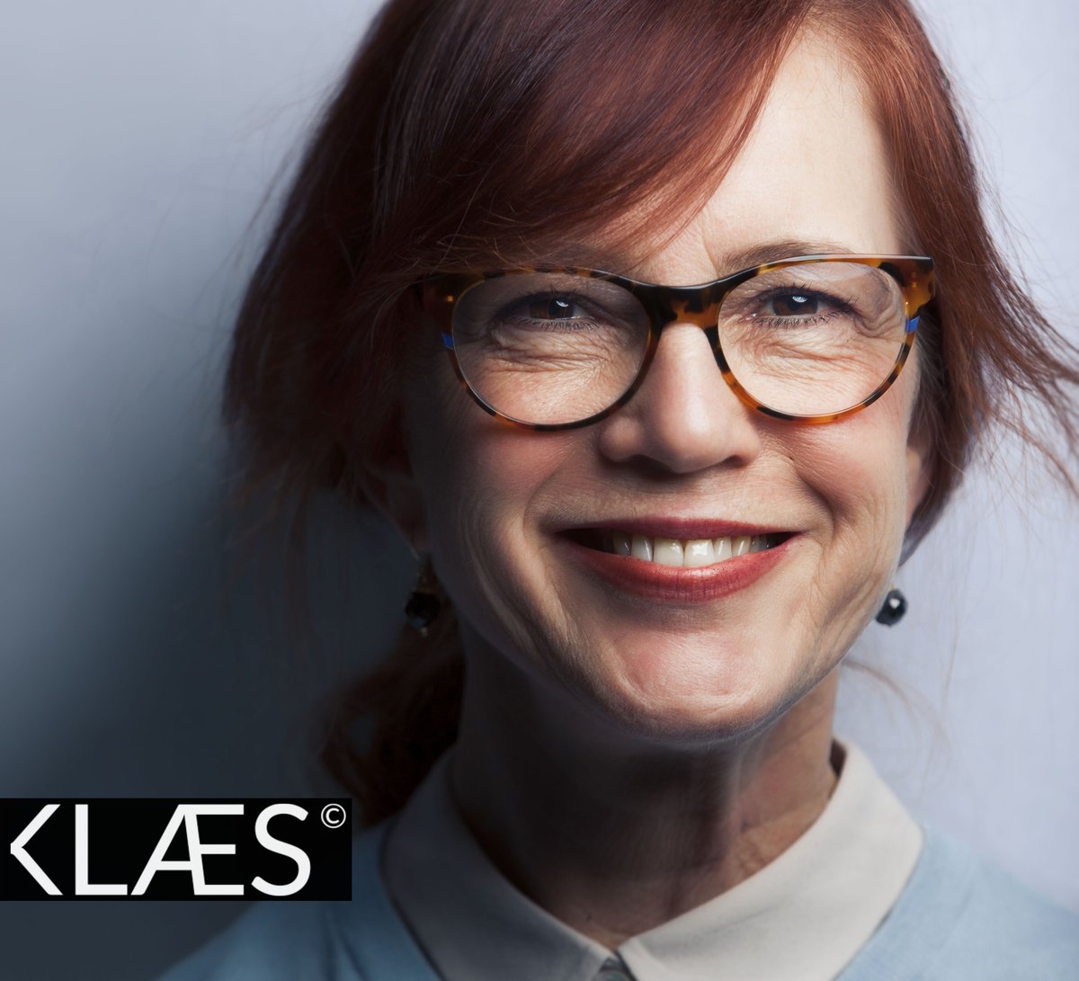 KJSixma's tweet photo. What makes a good business headshot? 
I tell you all about it in my latest phlog! In my phlog I travelled to the University of Twente where I photographed all 33 (!) secretary staff in just one hour! https://t.co/5dYQYNgPRt