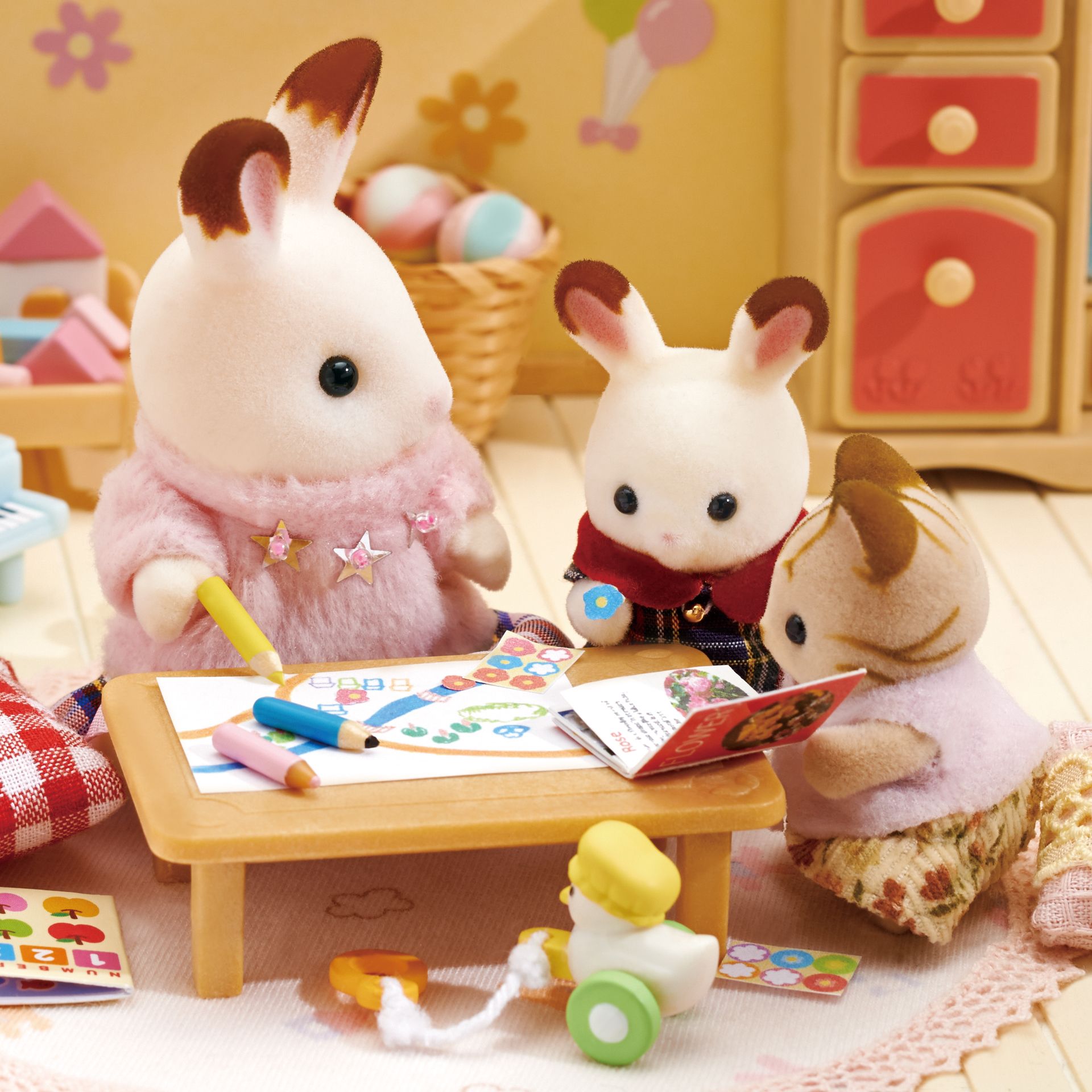 Twitter 上的 シルバニアファミリー 公式 春が待ち遠しい赤ちゃんたちはお花の絵を描いたり シール遊びをしたりしました T Co 9nz0mncfhp 立春 暦の上では春 シルバニアファミリー シルバニア 春 T Co Vvpnqtv8dj Twitter