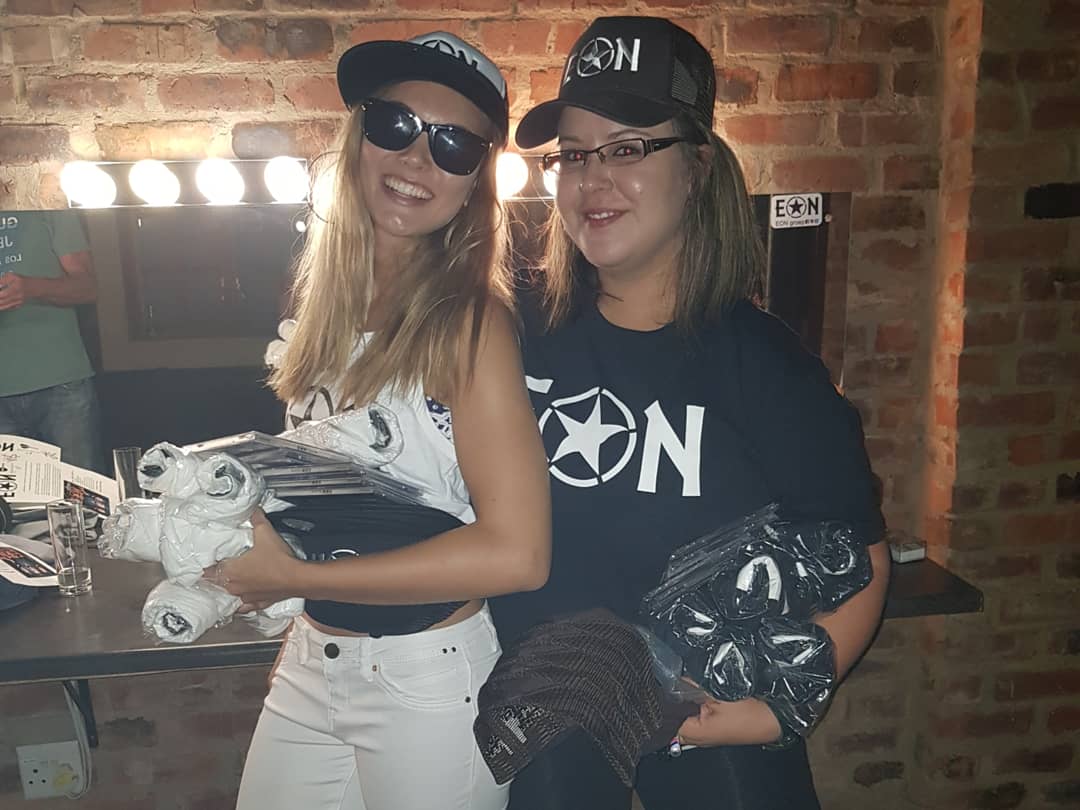 Teamwork makes the dream work. <a href="/eongroep/">EonMusiek</a> het ñ GROOT aand by <a href="/Weiveld/">Weiveld</a> gehad met die hulle Ligjare albumvrystelling! #eongaanwild #ligjare #zoothings🐝🐻🐒

<a href="/PrinsVanPTA/">Pieter</a> <a href="/Wian_Smith/">Wian Smith</a> <a href="/SupersillyStef/">Stefanie Nortier</a> <a href="/AltusTheart/">Altus Theart</a> <a href="/pietermarcato/">Pieter Marcato</a> <a href="/NadiavRensburg1/">Nadia van Rensburg</a> <a href="/NvR_Management/">NvR Management</a>