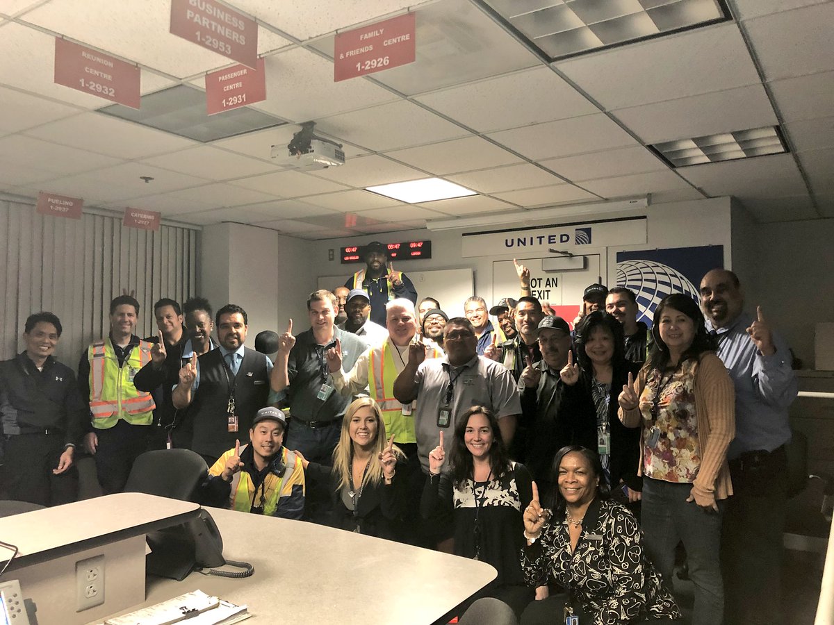 AM set it up, PM took it home! One week later, a new record breaking performance has been set at LAX with a 98.2% Consolidated D:0. Proud to be LA☝🏼🏆✈️ @weareunited @ljimbosocal @hareloplane #UA2WinLA