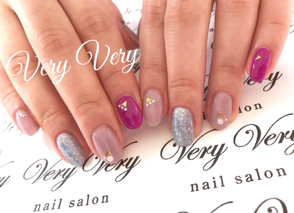 ピンクグレージュネイル