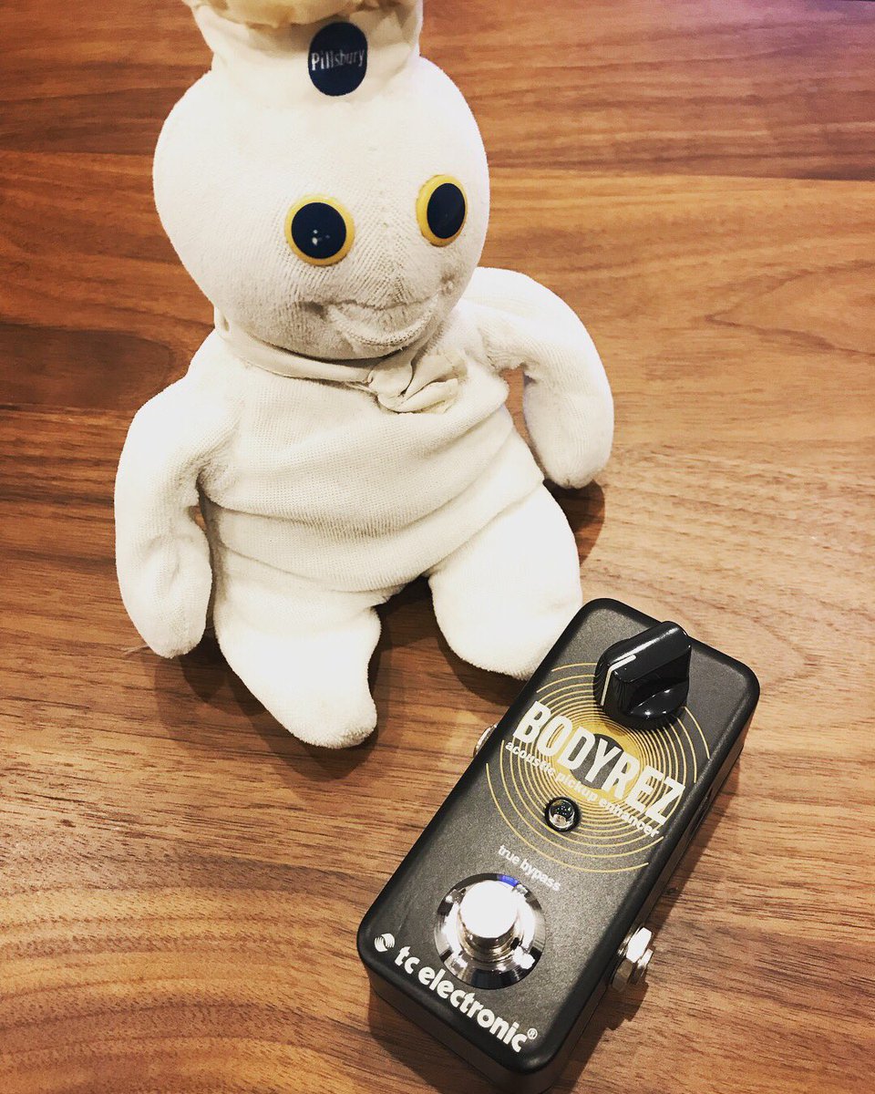 ___SA_'s tweet photo. 3億年ぶりにコンパクトエフェクターを買ったけど今はこんなに小さいんやね。
コックのおっさんもびっくりしとるわ😳
しかしええ音出とります。
#tcelectronic #BodyRez #Polytune2Noir #epbooster #inyou
# コックのおっさん https://t.co/v4Pbs6JnT2