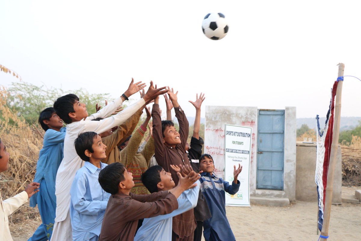 rda_thar's tweet photo. Sports kit hand over to Head teacher of Govt primary School Nalechango paro Bhonrae Taluka Diplo Tharparkar.
#Sports_kit #Students #GPS #Tharparkar https://t.co/2PjN7pVjFp