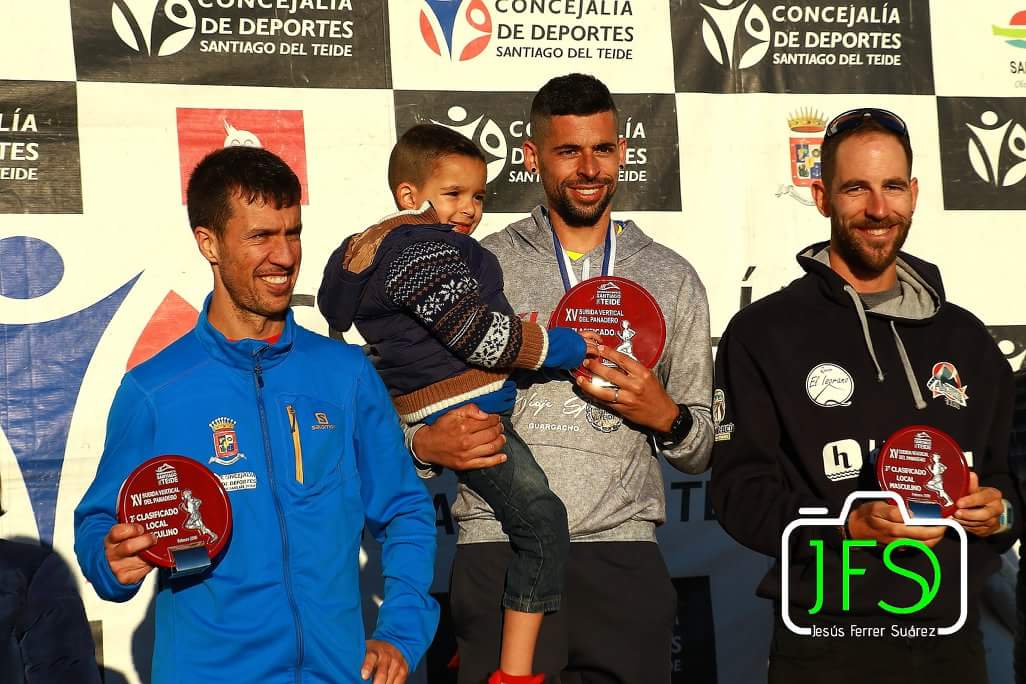 TrailMachete's tweet photo. Felicidades a los #machetes por este fin de de carreras. Gran carrera del amigo #joanet en el @trailmeridiano ganándole la partida al clima #grandeneño y podio para el amigo #Arganda en la subida el #panadero @AyuntamientoSDT #hidraulica #opticalucia #orgullomachete https://t.co/kCcFyARQbx