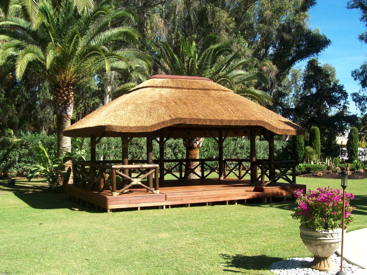 Such a beautiful home and project we completed at a private residence in Marbella! #gazebo #garden #thatchedroof #thatching