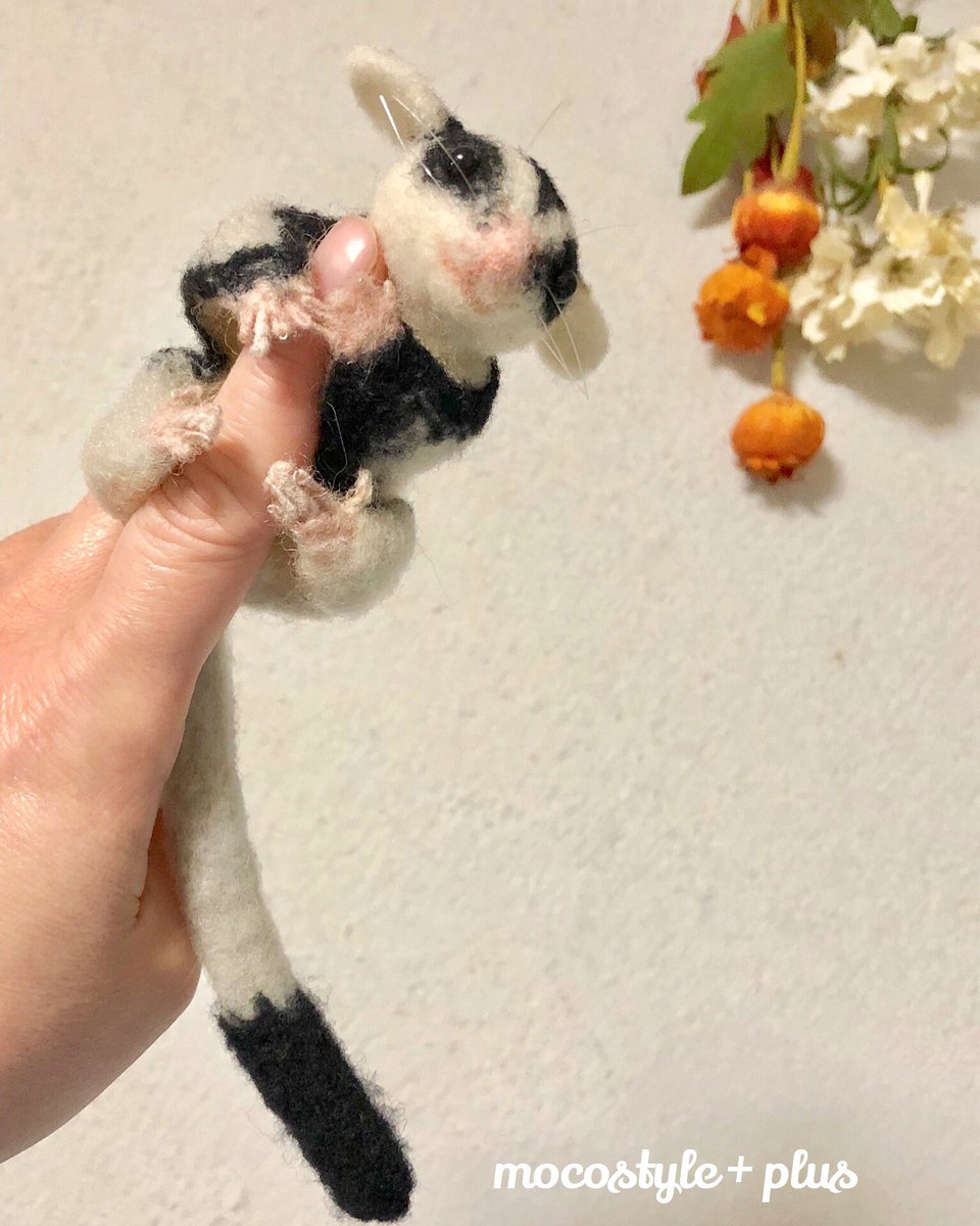 カトユリ Mocostyle Plus 羊毛ﾌｪﾙﾄ もう少 しキレイに修正したらminneへ出品しますよー 羊毛フェルト 羊毛フェルトアニマル エキゾチックアニマル モモンガ フクモモ フクロモモンガ 掴まるよ 飛膜もあるよ ぬいぐるみ マスコット