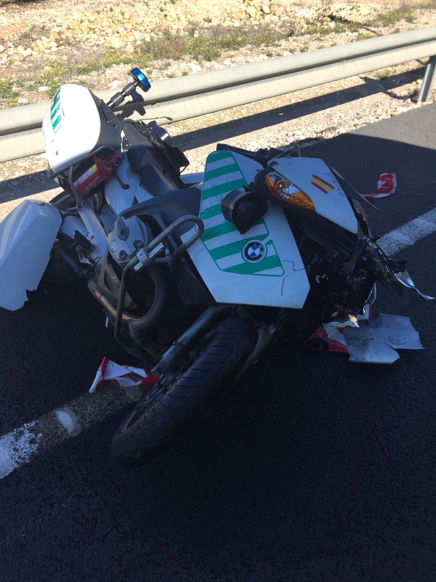 MozosTab's tweet photo. Desde el cuerpo de Mozos de Cartabon deseamos una pronta recuperación al agente de la agrupación de tráfico que sufrió un accidente ayer en Orihuela https://t.co/AuFRm7kufT