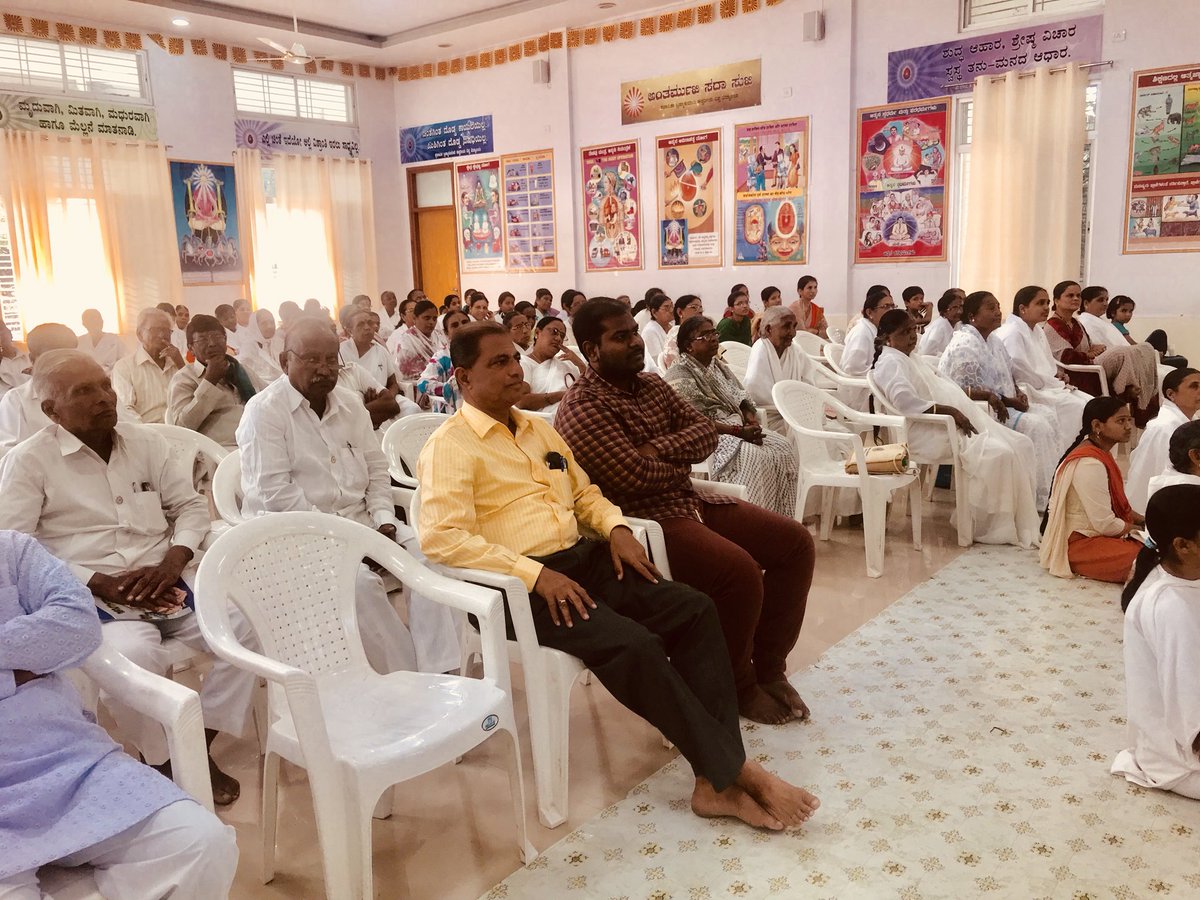 ysprashanth's tweet photo. Eshwari Bhrama Kumari institute  Akka Organised felicitation Programme https://t.co/5cPp3sprjD