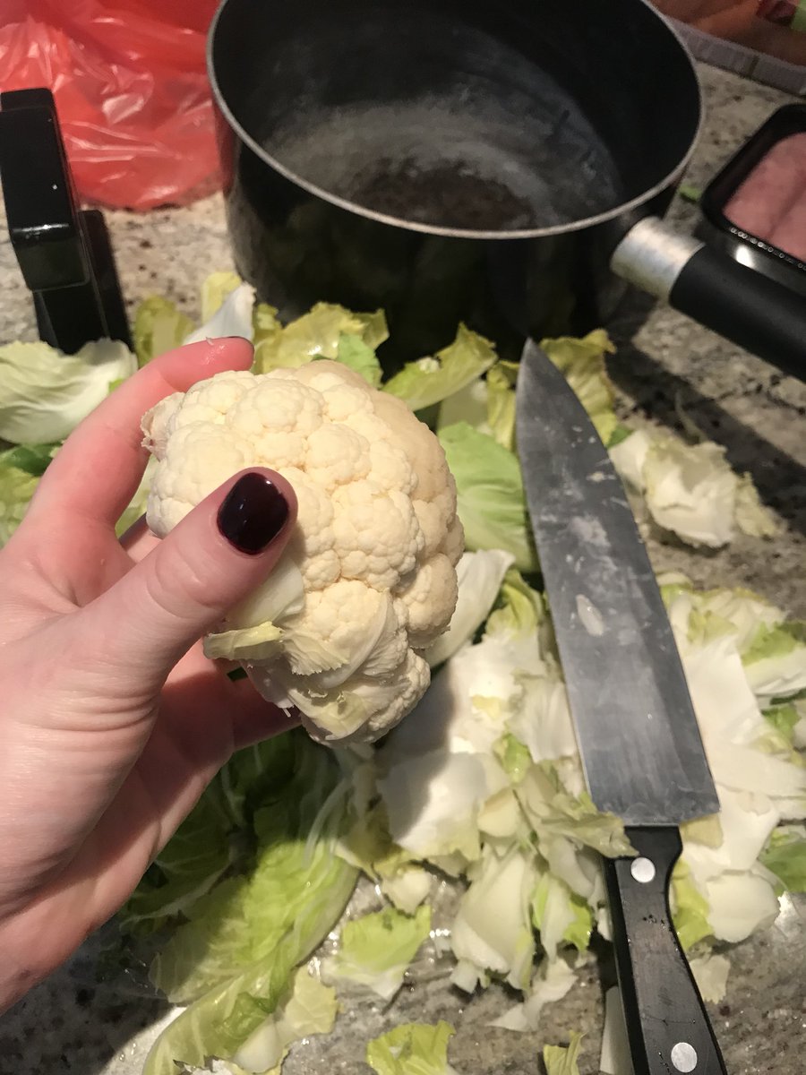 CharlieWhicker's tweet photo. @Tesco thanks Tesco’s for worlds smallest cauliflower........ https://t.co/ejNgz7Q94o