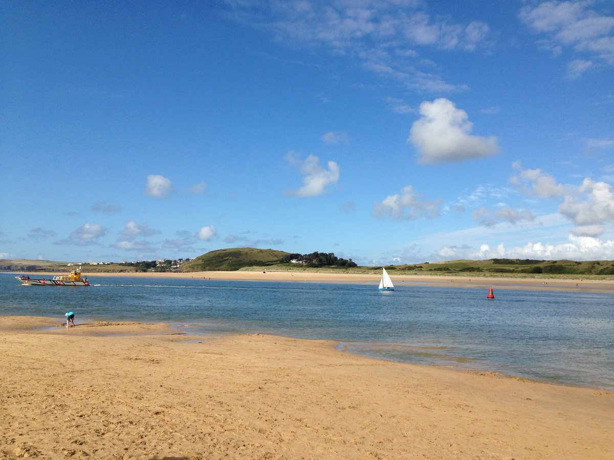I think we’re both pining for some beach weather today.. bring on the summer. Photo of Padstow, Cornwall. .
.
#padstow #padstowbeach #cornwall #cornwallcoast #westcountry #beach #sunshine #summer #travel #travelblogger #travelblog #travelbug #wanderlust #troubles_travels