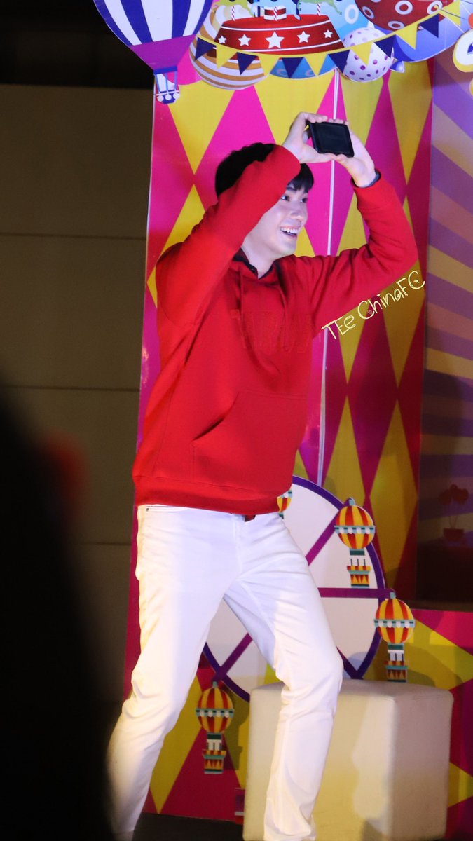 TEe_ChinaFC's tweet photo. 20180204
1230 MBK Center the Amazing Carnival独家

啦啦啦啦啦啦～

📷：大白
retouch：炸鸡
@Tee_Jaruji 
#อะไรอะไรก็ตี๋ 
#teethanapon
#SBFIVE https://t.co/58WxoBQmSe