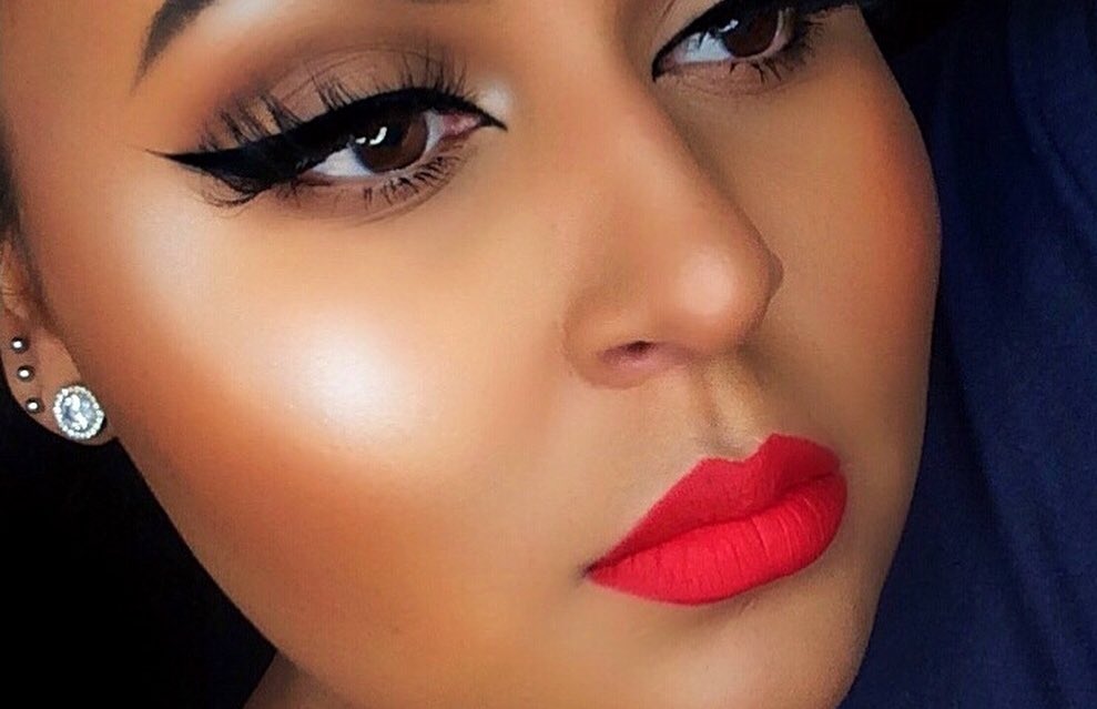 beautyuktweets's tweet photo. Elegant & classy #makeupbyvictorina ❤️🔥 working with our Radical Red #lipsmatter💋 https://t.co/TCYjakrqA4