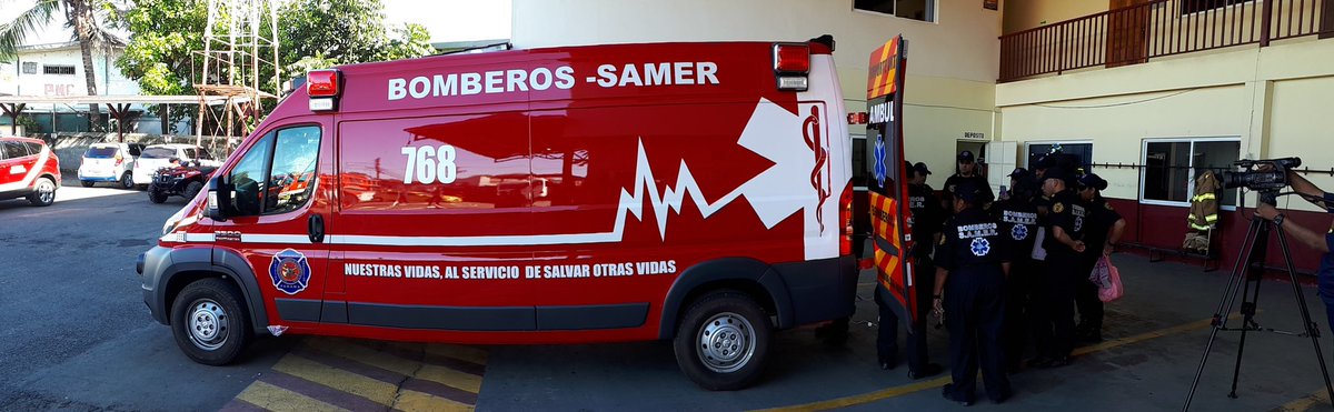 BCBRP's tweet photo. Crnl. Dennis Montenegro jefe @BugabaBomberos recibe ambulancia Tipo 2 por parte de la Dirección General, entrega Tte. Crnl. Silena Meneses Directora #SAMERPTY @MinGobPA @rubiocarlosE https://t.co/k6kiZauMnl