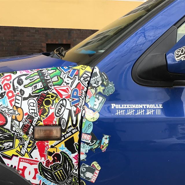 TheMamahuhu's tweet photo. Genau mein Humor.
#polizeikontrolle #streetart #carsofberlin #cars #stickerart #sticker #berlincity #berlin #berlincars #neukölln #neukoelln #carsofinstagram #carspotting #vwgolf #stickerbomb #stickerporn https://t.co/0IvVvKML6S https://t.co/03QC5XiLUc