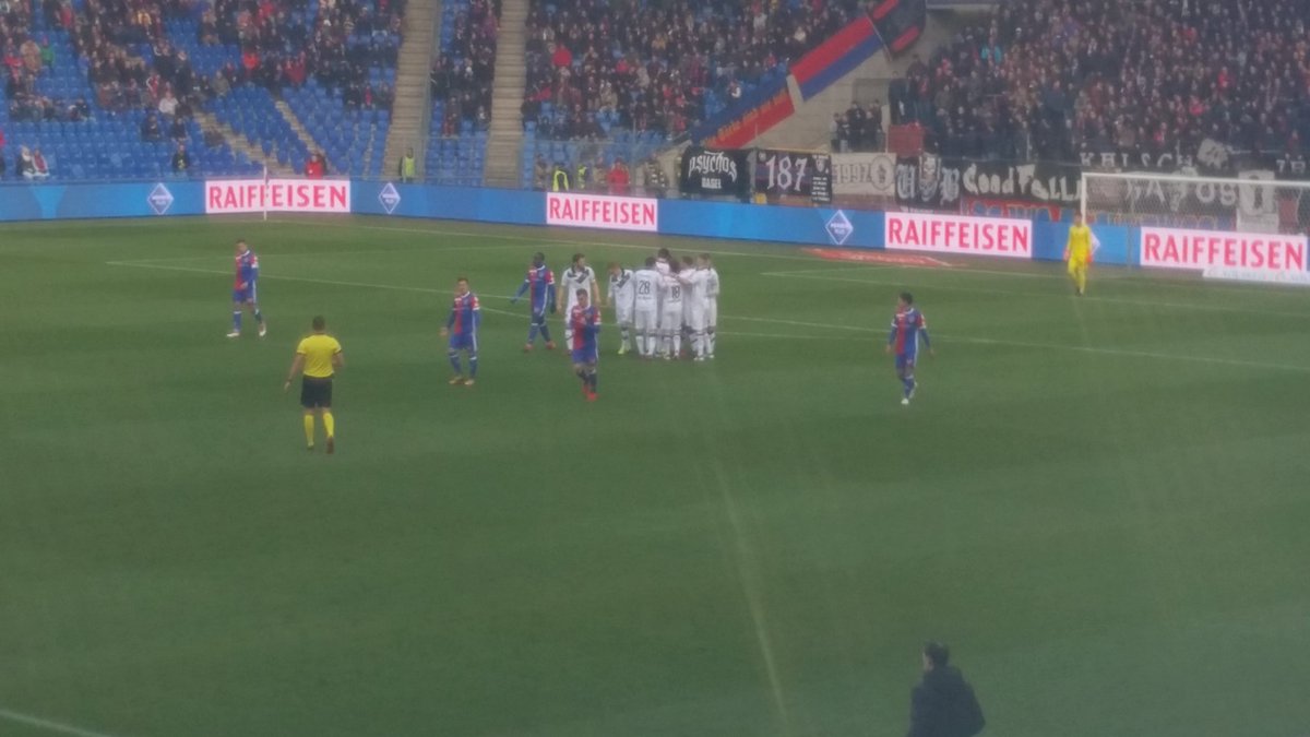 IlSala1972's tweet photo. Magistrale punizione di #Gerndt e @FCLugano1908 è in vantaggio 1-0 @FCBasel1893 #FCBFCL @FootballSwiss @FuorigiocoTV @ticinonews https://t.co/hGQgfYpQqQ